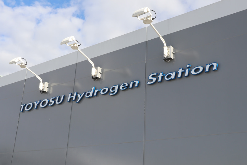 豊洲水素ステーションの欧文ロゴ