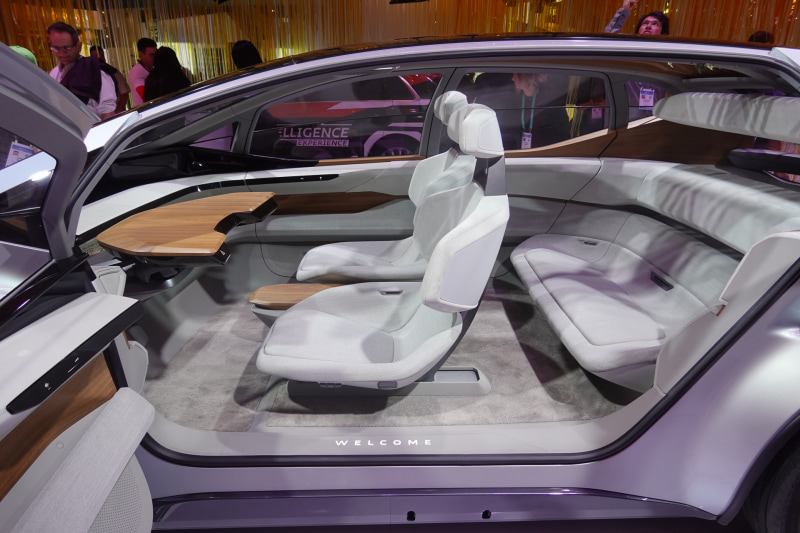 アイトラッキングでコミュニケーションを行なうAI:ME