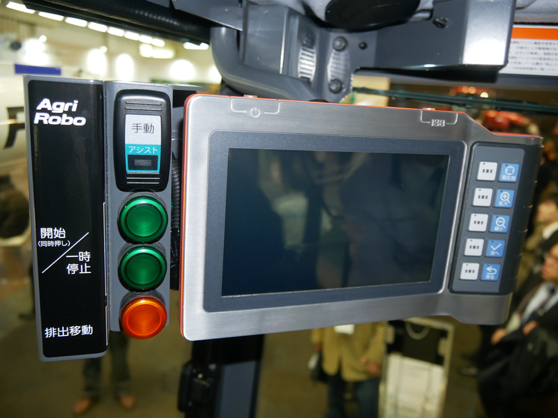 アグリロボ DR6130Aのターミナルモニター。自動運転の設定を行なう
