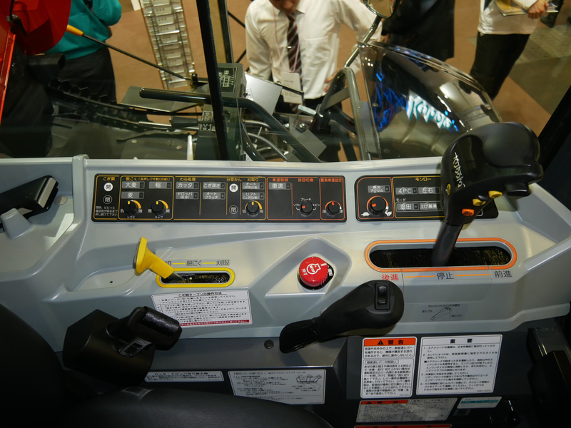 アグリロボ DR6130Aの運転操作部