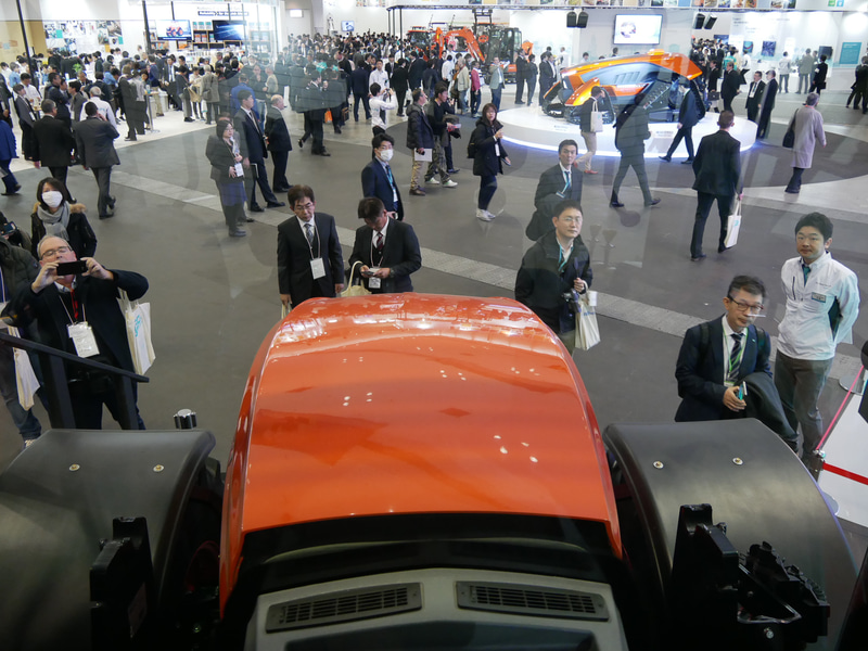 運転席に座ってみるとかなりの高さがあるのが分かる