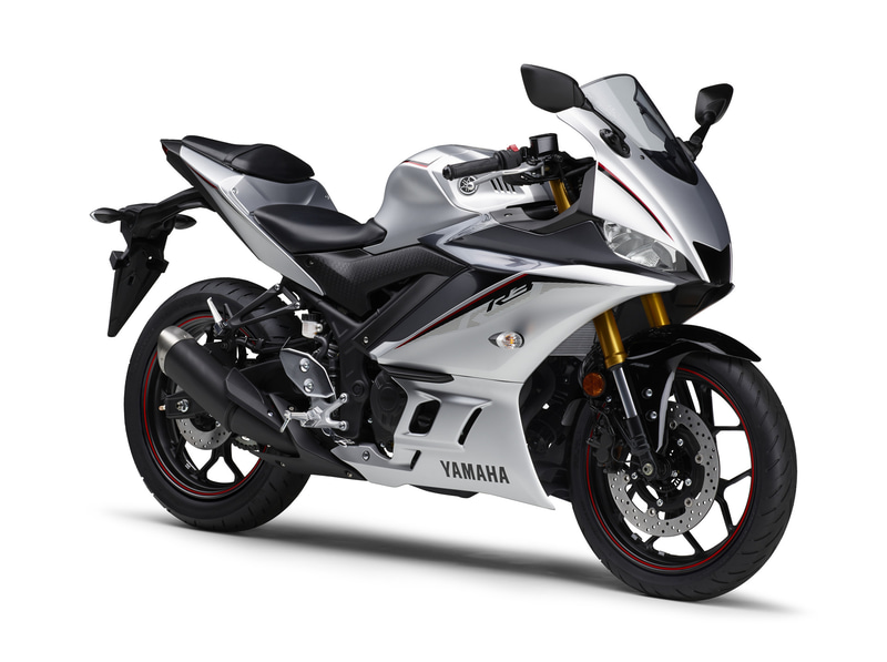 「YZF-R3 ABS」マットシルバー。価格は68万7500円