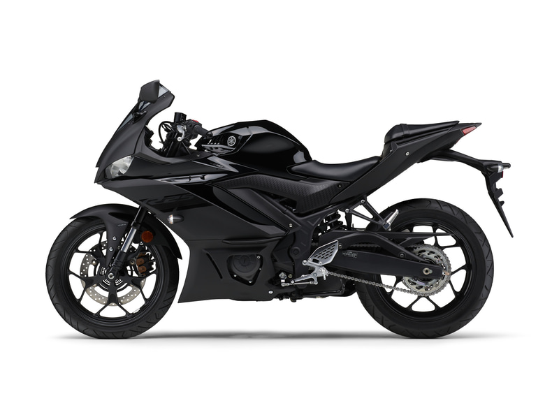 YZF-R25 ABS。左から、マットシルバー、ブルー、マットブラック。価格は65万4500円