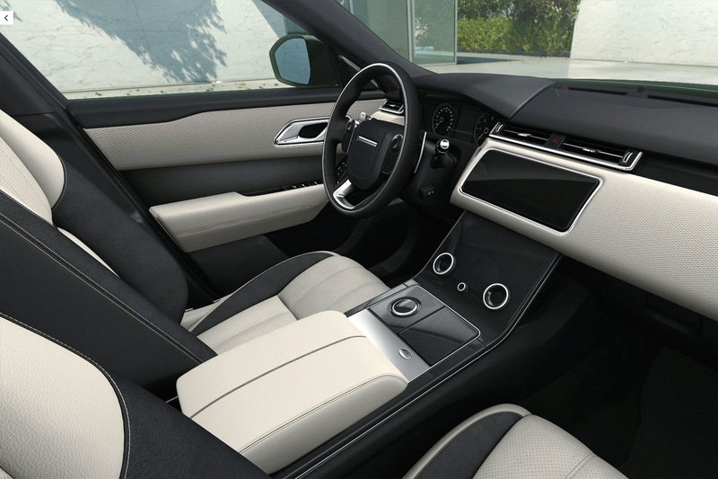 車内装備ではヒーター付きのステアリングや14ウェイフロントシートなどを特別装備