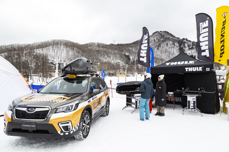 キャリアブランド「THULE（スーリー）」のブース。今年のイチオシはハイエンドモデルとして新登場した「ベクター」