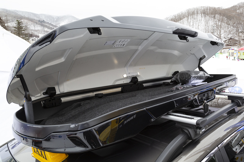 キャリアブランド「THULE（スーリー）」のブース。今年のイチオシはハイエンドモデルとして新登場した「ベクター」