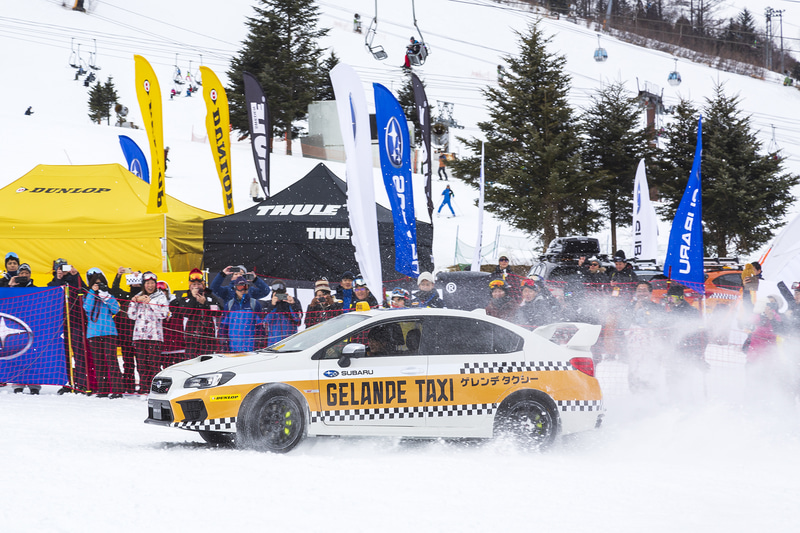 新井敏弘選手と新井大輝選手の親子によるデモランも行なわれた
