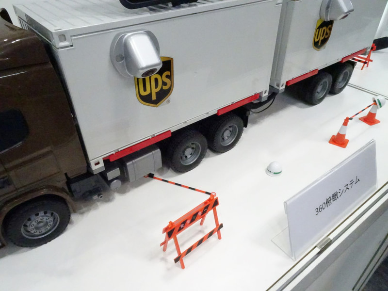 商用車にも採用が進む360度カメラシステム。日本では消防車やはしご車、宅配トラックなどへの導入が盛ん。これまで画像の継ぎ目はどうしても処理が難しく、それが使い勝手を下げていた。近年は画像処理技術の発達によって、ほぼシームレスに周囲の確認が行なえるようになった。夜間の視認性も飛躍的にアップしたという