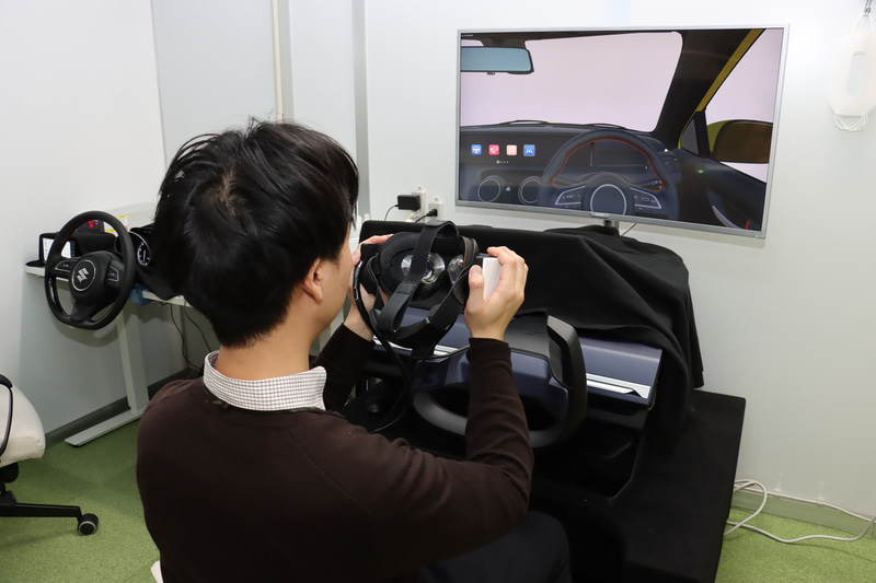 VRゴーグルはVRシミュレータ向けに製作されたもの