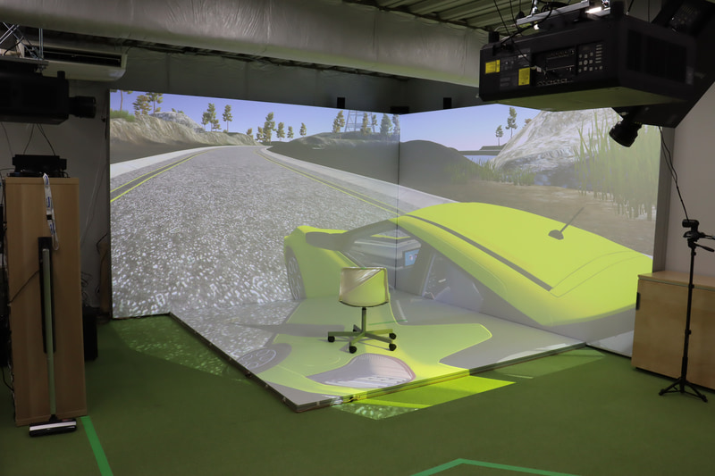 ハードウェアとしてパナソニック製のプロジェクター3基とカメラ2つを使用