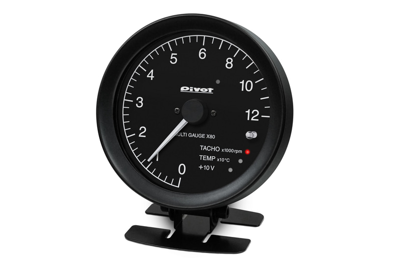 計器類が収まっている裏側部分がφ80で、表示部分はφ92となる。奥行は41mmとコンパクトな設計