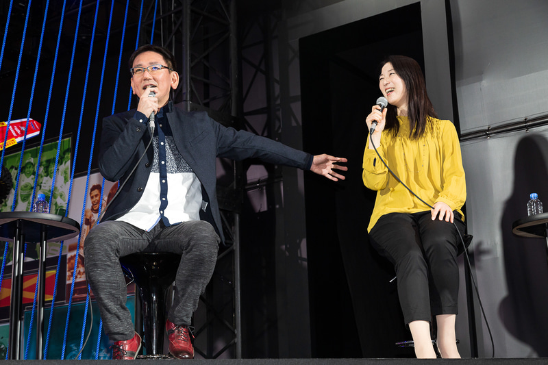 モータージャーナリストの橋本洋平氏（左）、カーライフジャーナリストのまるも亜希子氏（右）が夫婦で参加した「Modulo Xトークショー」