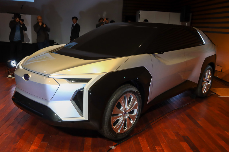 「SUBARU 技術ミーティング」に展示された「次世代SUBARU EVデザインスタディモデル」