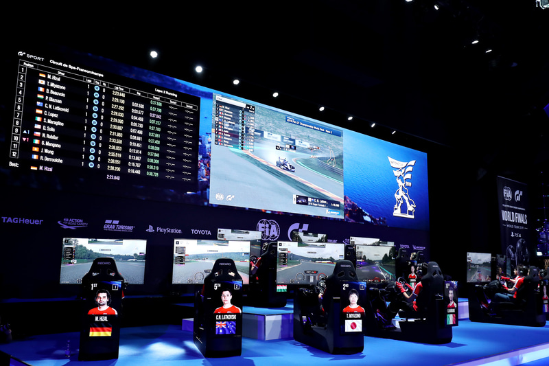写真は2019年にモナコで開催された「ワールドファイナル」。世界各地域から最速の「グランツーリスモ」プレイヤーが参加するリアルイベント