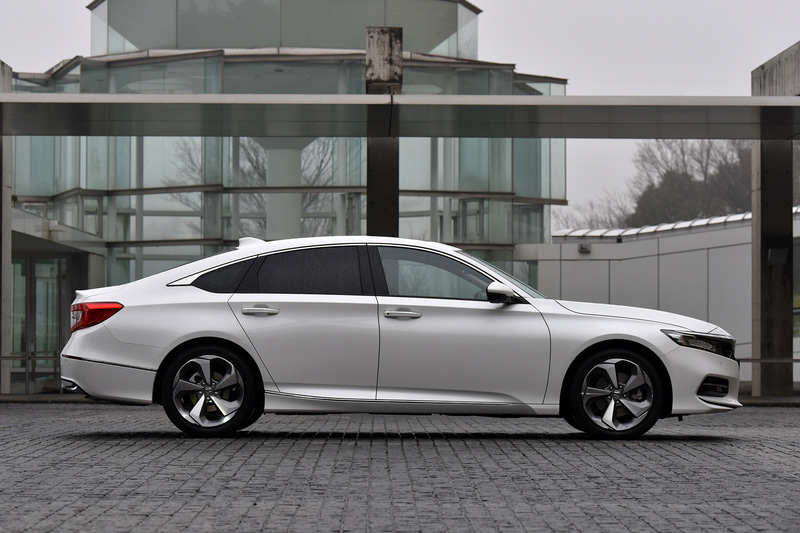 撮影車はアコード「EX」、カラーは5色あるうちのプラチナホワイト・パール