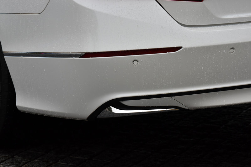 バンパーにはメッキの加飾が入る