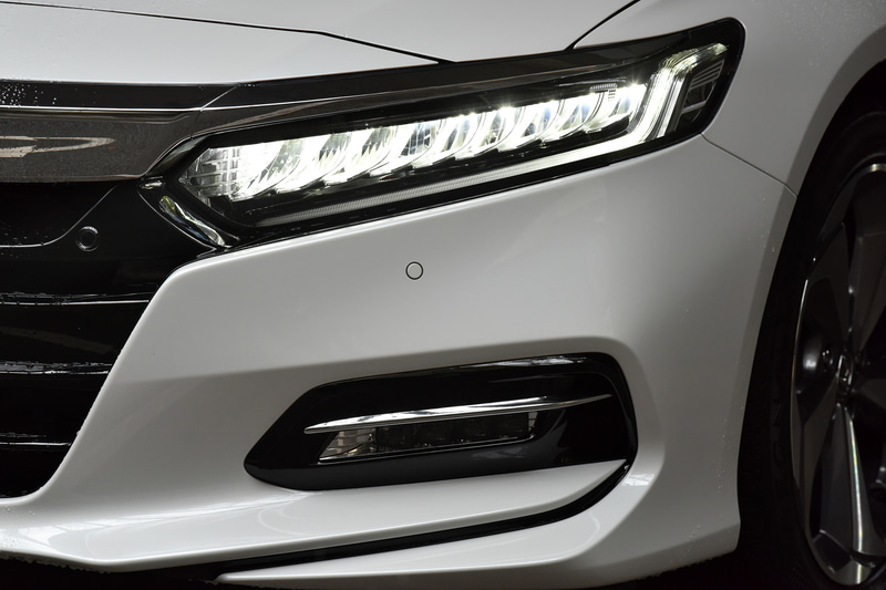 ヘッドライトをハイビームで点灯