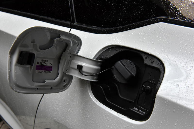 給油口は左後方、燃料はレギュラー