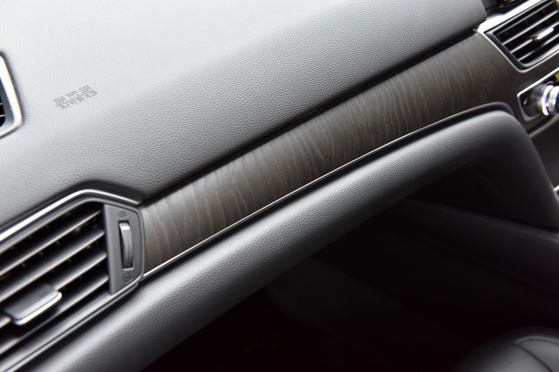 ウッドパネルのインテリア