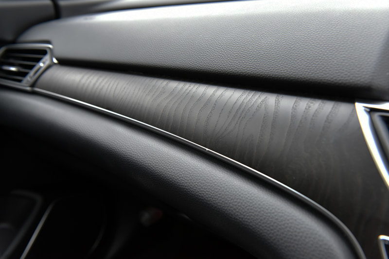 ウッドパネルのインテリア