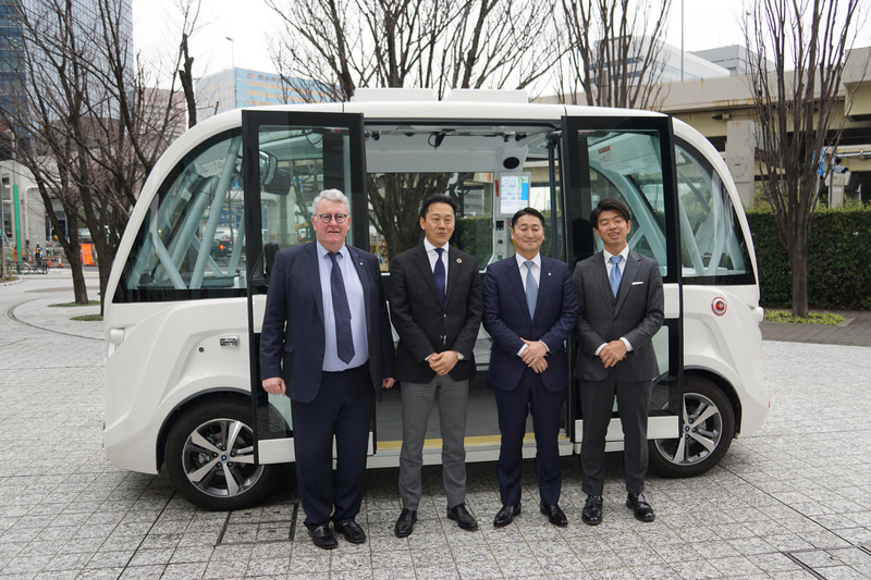 左からゲストの仏NAVYA Chief Business Development OfficerのHenri Coron氏、株式会社マクニカ イノベーション戦略事業本部長 佐藤篤志氏、境町長 橋本正裕氏、SBドライブ株式会社 代表取締役社長 兼 CEO 佐治友基氏