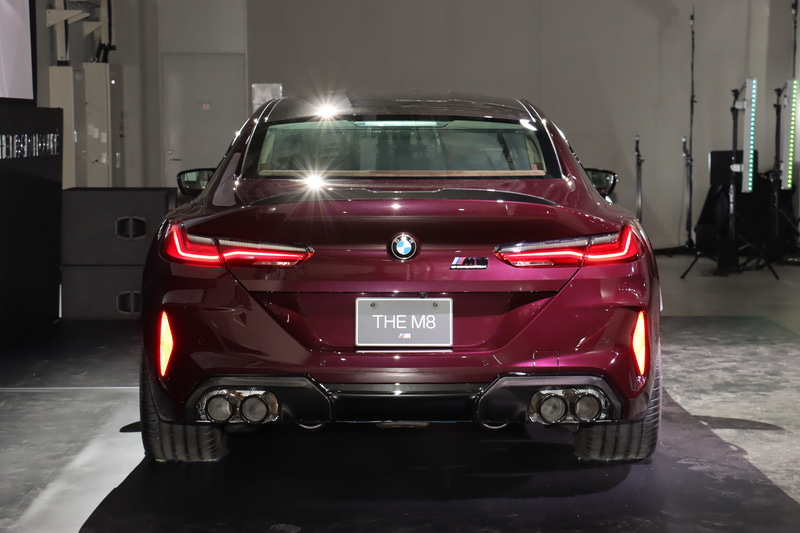 ボディサイズは5105×1945×1420mm（全長×全幅×全高）、ホイールベースは3025mm。車両重量は2000kg