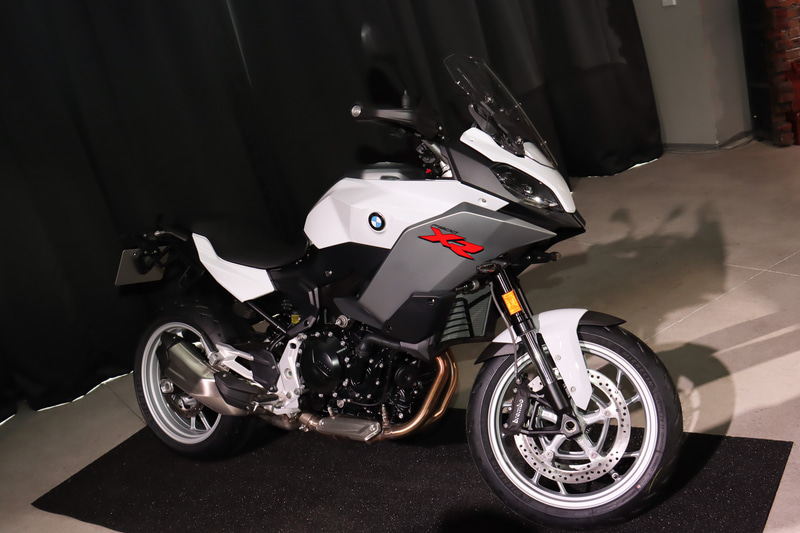 同じく近日発表予定の「F 900 XR」も展示された