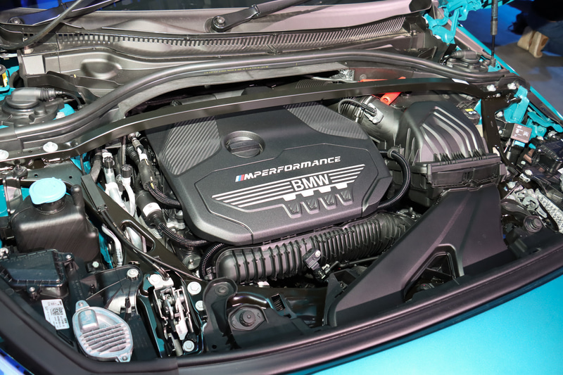 最高出力225kW（306PS）/5000-6250rpm、最大トルク450Nm/1750-4500rpmを発生する直列4気筒 2.0リッターエンジンを搭載