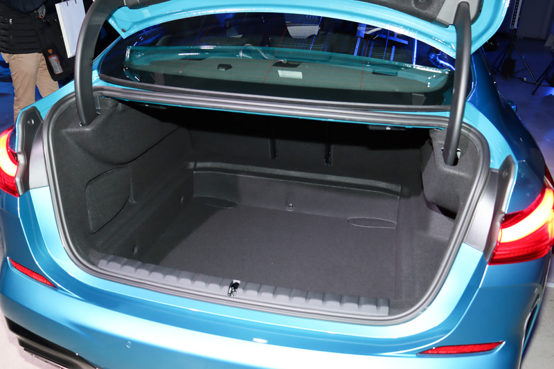 トランク容量は最大430L