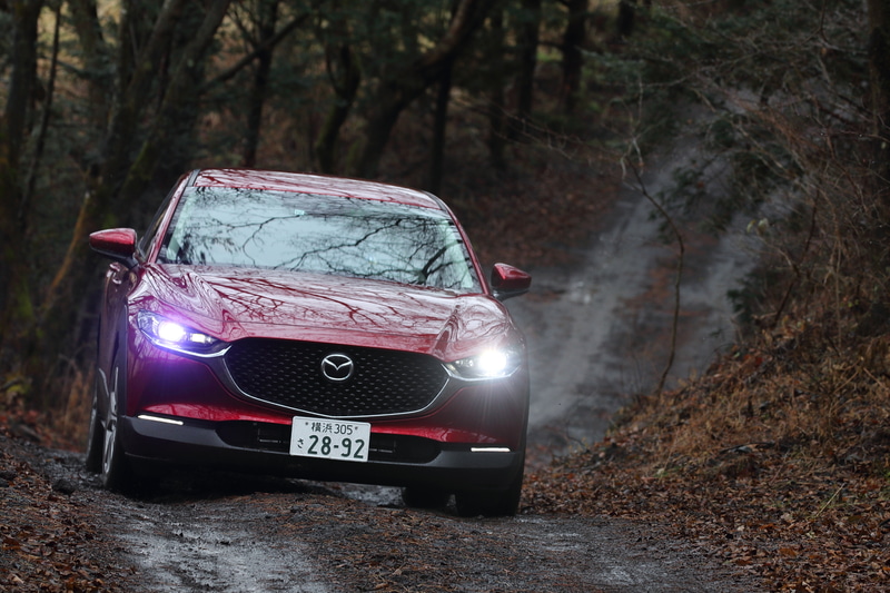 新機能の「オフロード・トラクション・アシスト」を装備するマツダ CX-5