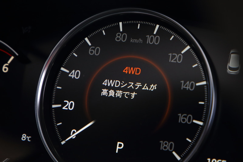 システム高負荷のメッセージ。泥のモーグル路を何度も走行したため、システムの耐熱容量近くになったことを警告している