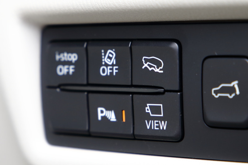 右上にあるのがオフロード・トラクション・アシストのスイッチ