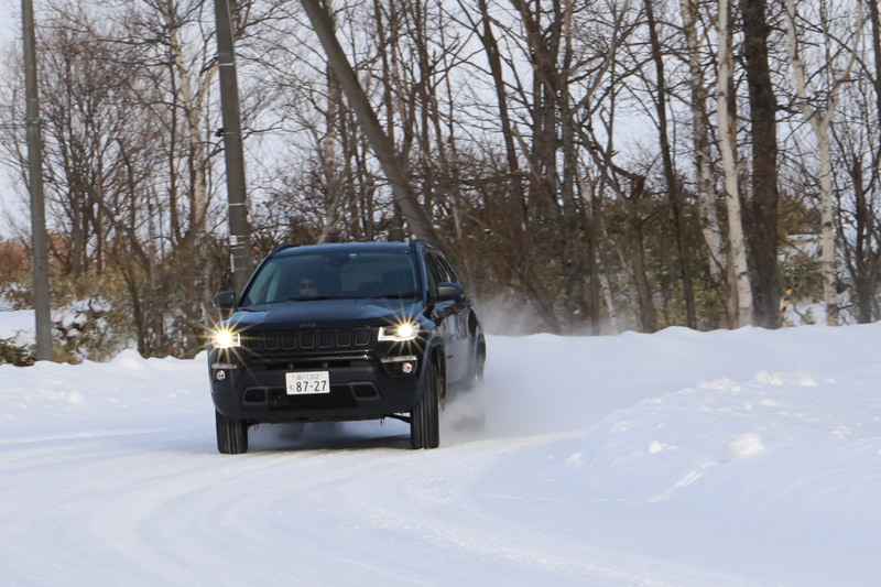 「AUTO」「SNOW」「SAND」「MUD」から走行モードを選べる「セレクテレインシステム」は、終始SNOWモードを選択。雪道でも安定して走行できた