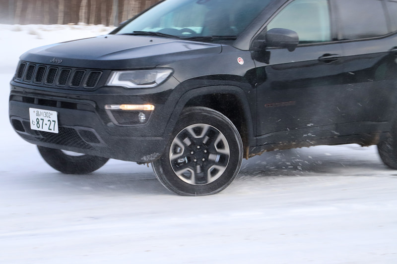 「AUTO」「SNOW」「SAND」「MUD」から走行モードを選べる「セレクテレインシステム」は、終始SNOWモードを選択。雪道でも安定して走行できた