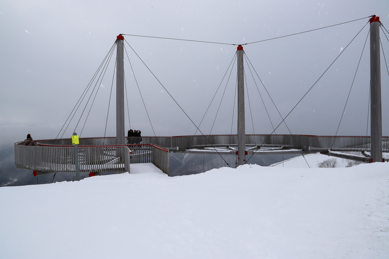 足下に大展望が広がる「クラウドバー」や「クラウドウォーク」を堪能。高所恐怖症の方はご注意を……