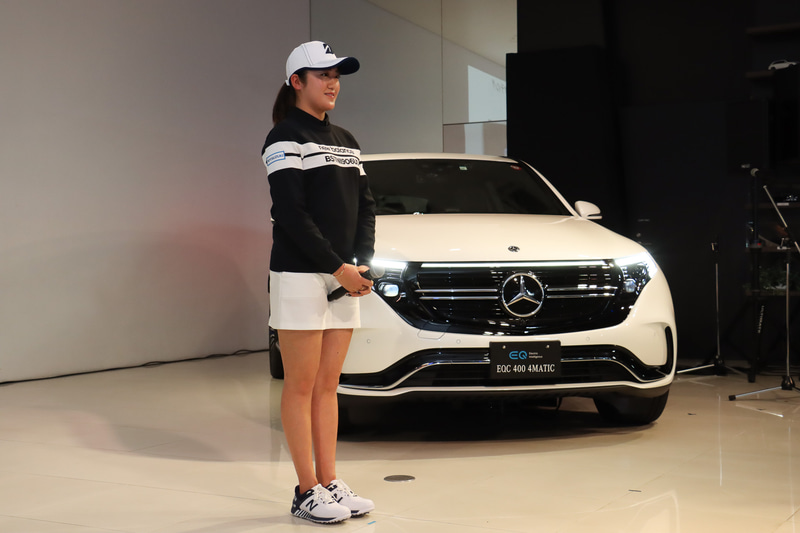 新たに「メルセデス サポート」の契約選手となった女子プロゴルファーの稲見萌寧選手