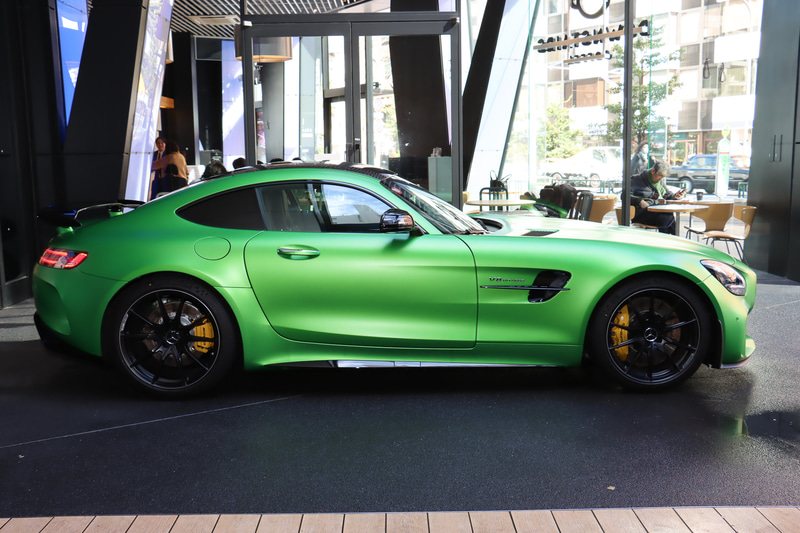 ボディサイズは4550×2005×1285mm（全長×全幅×全高）、ホイールベースは2630mm