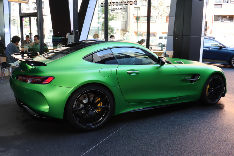 ボディサイズは4550×2005×1285mm（全長×全幅×全高）、ホイールベースは2630mm