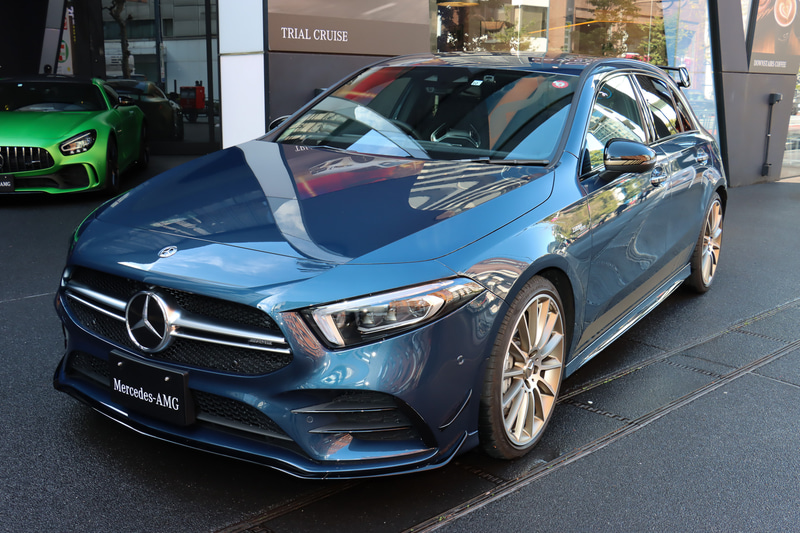 「メルセデスAMG A 35 4MATIC」
