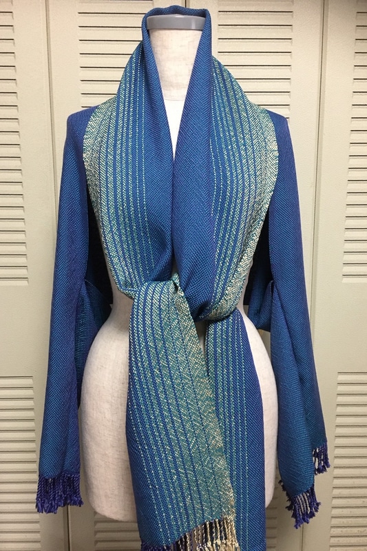 手間暇かけた裂織の服の完成。独特の風合い