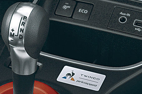 6速EDCのシフトセレクター前方に専用プレートを装着