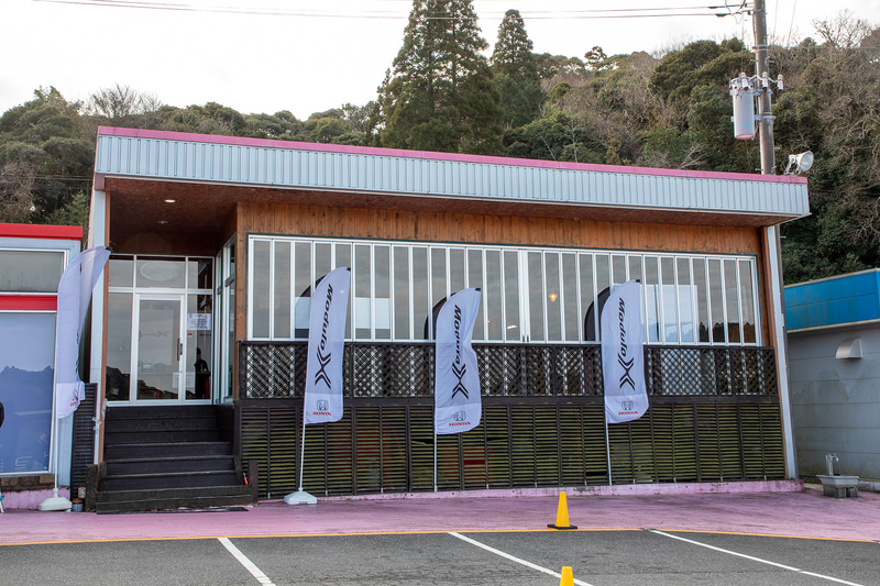 トークショーのステージや参加者の休憩所の入るレストラン。もちろん参加者にはランチも振る舞われた