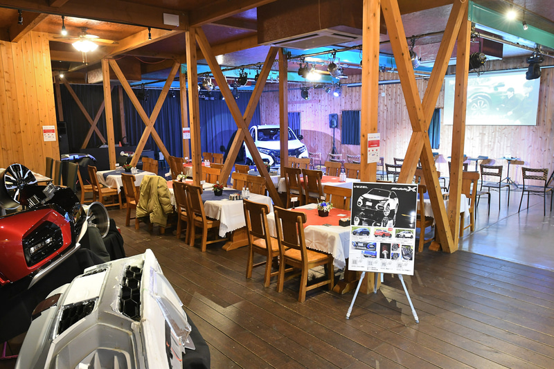 トークショーのステージや参加者の休憩所の入るレストラン。もちろん参加者にはランチも振る舞われた