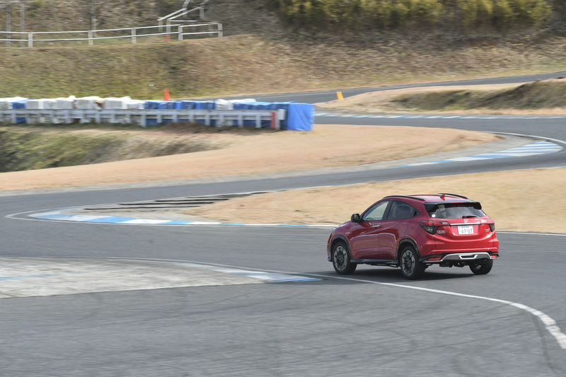 Modulo Xの走行シーン。どのコーナーでも安定感があるのでアクセルを踏めるポイントが多かったという