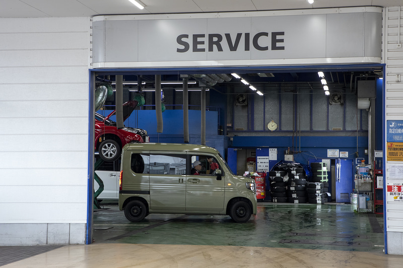 定期点検とオイル交換で所要時間は約1時間。最近はどこの店舗も混んでいるようなので、オイル交換だけという時でも予約した方がいい状況になっている