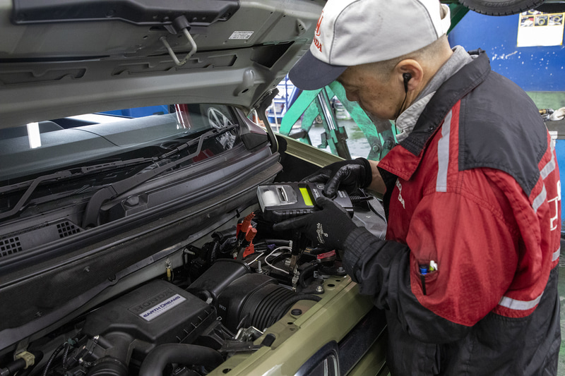 バッテリーの状態もチェックしたが良好とのこと。筆者はバッテリーの劣化予防になるのではと考えて、基本的にアイドリングストップ機能はOFFにしている。バッテリー関連で気になるところは、まれにスターターの回転が鈍い時があること。ここは改めて調べてみたい