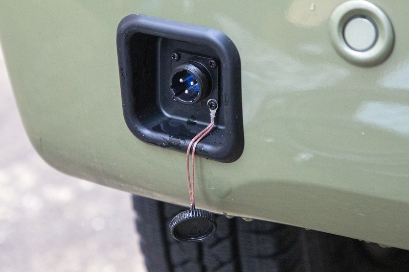 新車注文時にオーダーするのを忘れていた純正アクセサリーの「外部電源入力キット」をやっと装着した。価格は3万7400円で、ホンダカーズ東京中央での取り付け工賃は1万4014円。計5万1414円なのでけっこうフンパツした買い物となった