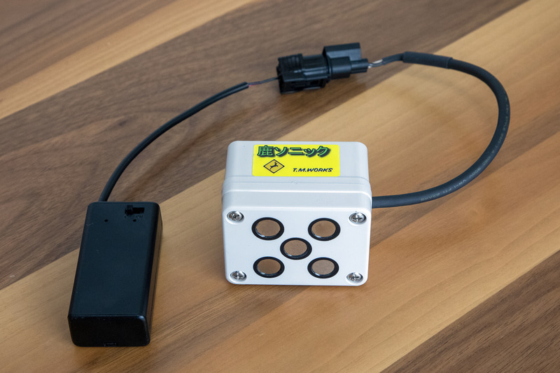 9V乾電池を電源とするポータブル仕様を作ってもらった。装置本体は12V用のままだ