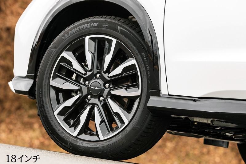 サイズや装着するタイヤ銘柄はもちろんのこと、剛性まで見直されているホイールは2WDが18インチ×7.5J、4WDが17インチ×7Jの設定となっている