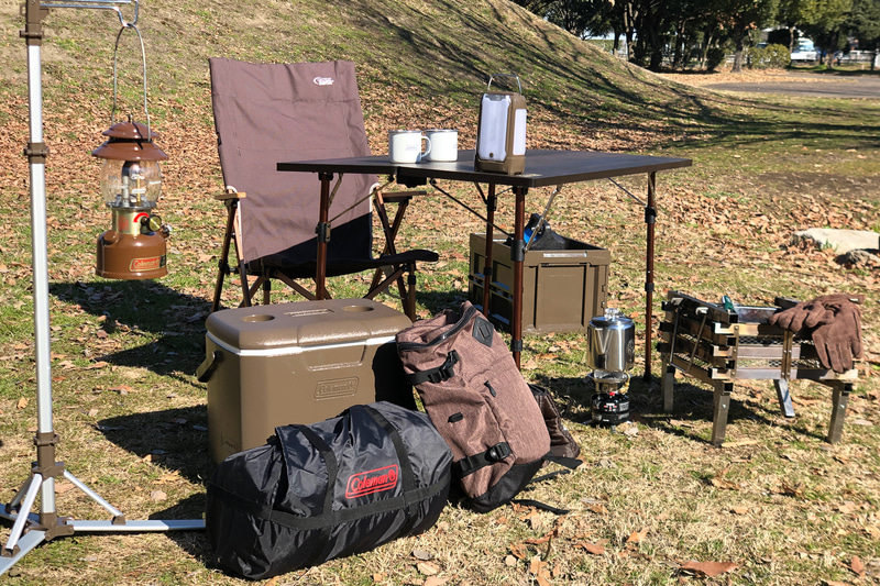 コールマンのアイテムをREMOTE WORK MODEL仕様にカラー変更。ラゲッジに満載する